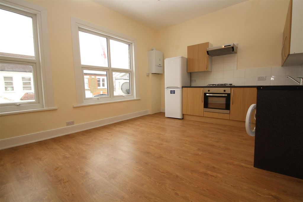 Property photo 2 of 8