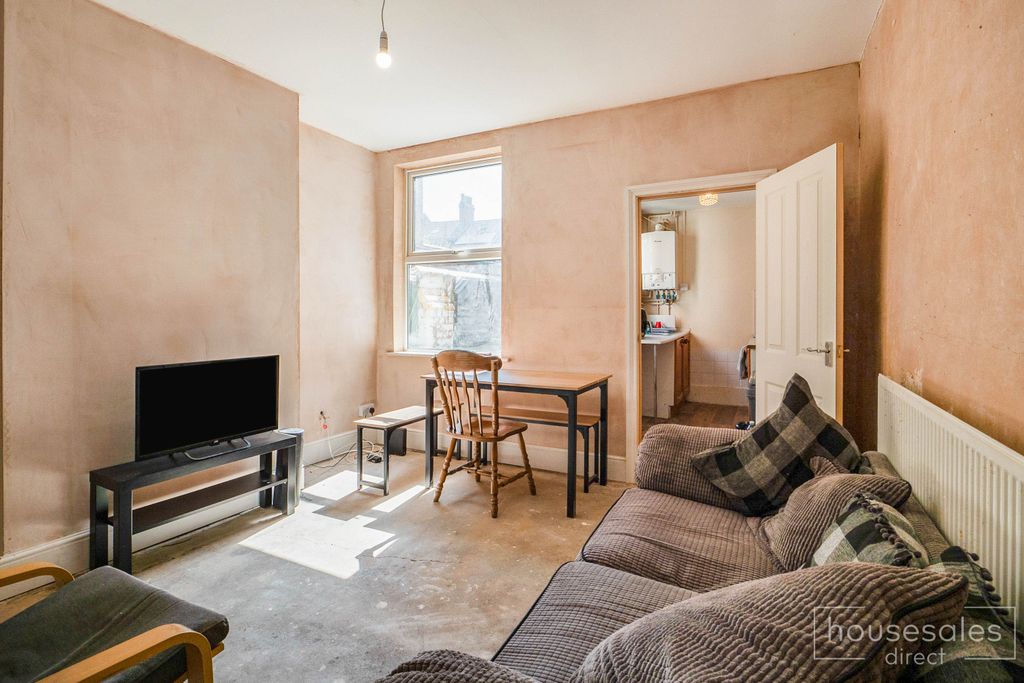 Property photo 2 of 7
