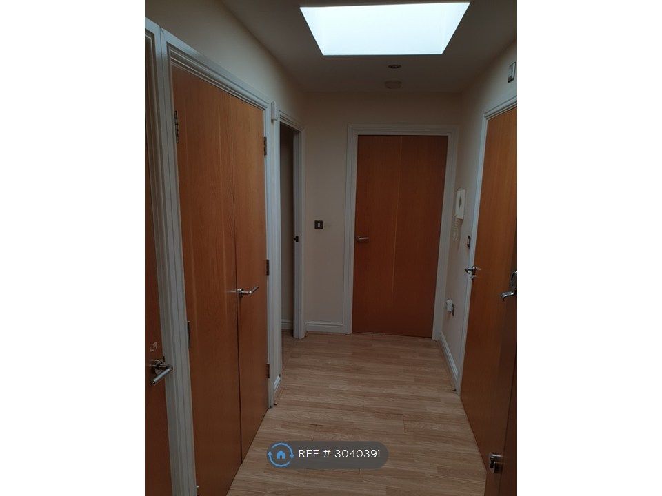 Property photo 3 of 9 Hallway