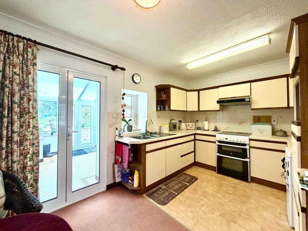 Property photo 3 of 12 Dining Kitchen