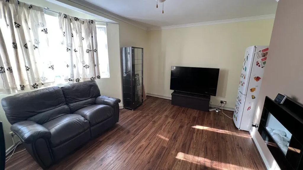 Property photo 2 of 6
