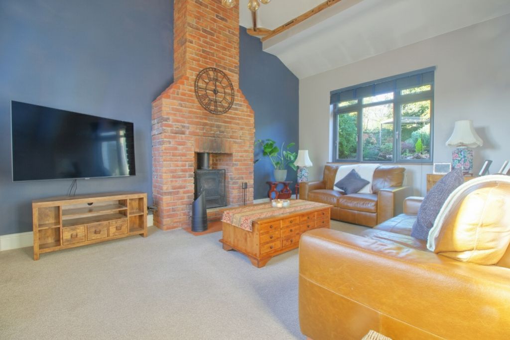 Property photo 1 of 20 Lounge