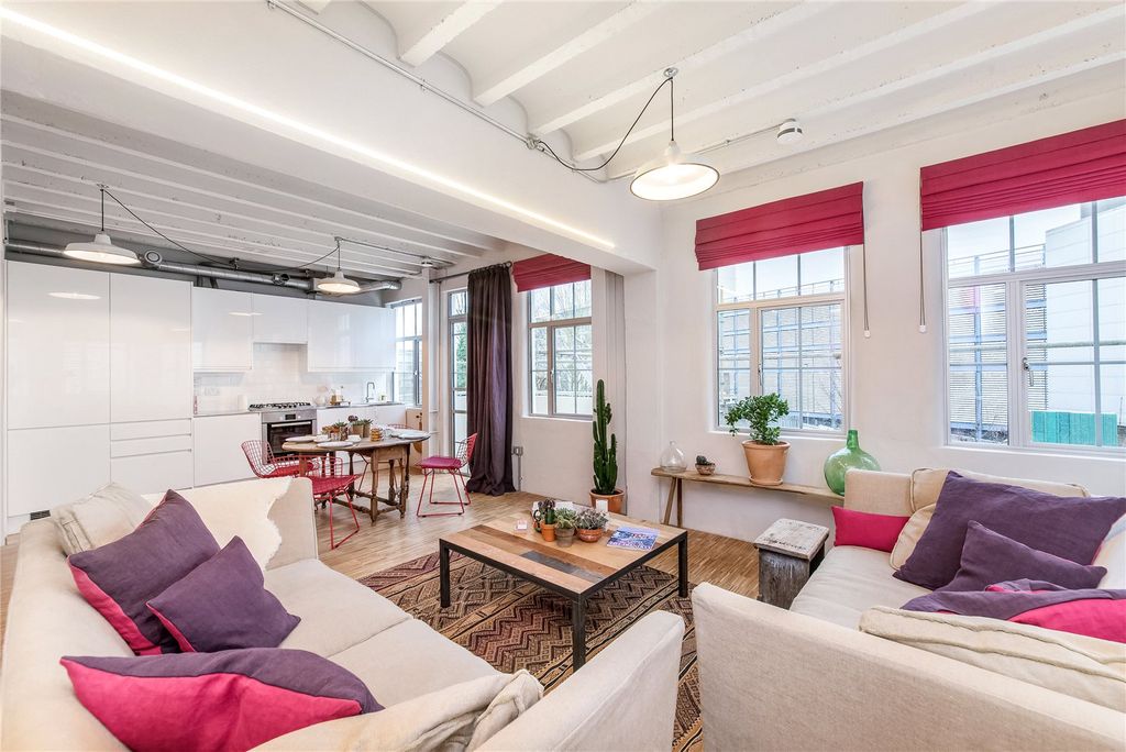 Property photo 1 of 6 Reception