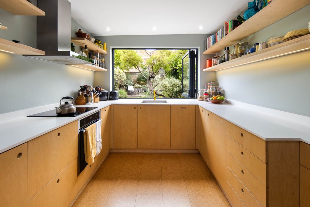 Property photo 3 of 21 Kitchen