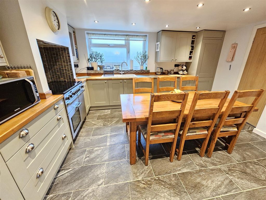 Property photo 3 of 28 Kitchen Diner.Jpg