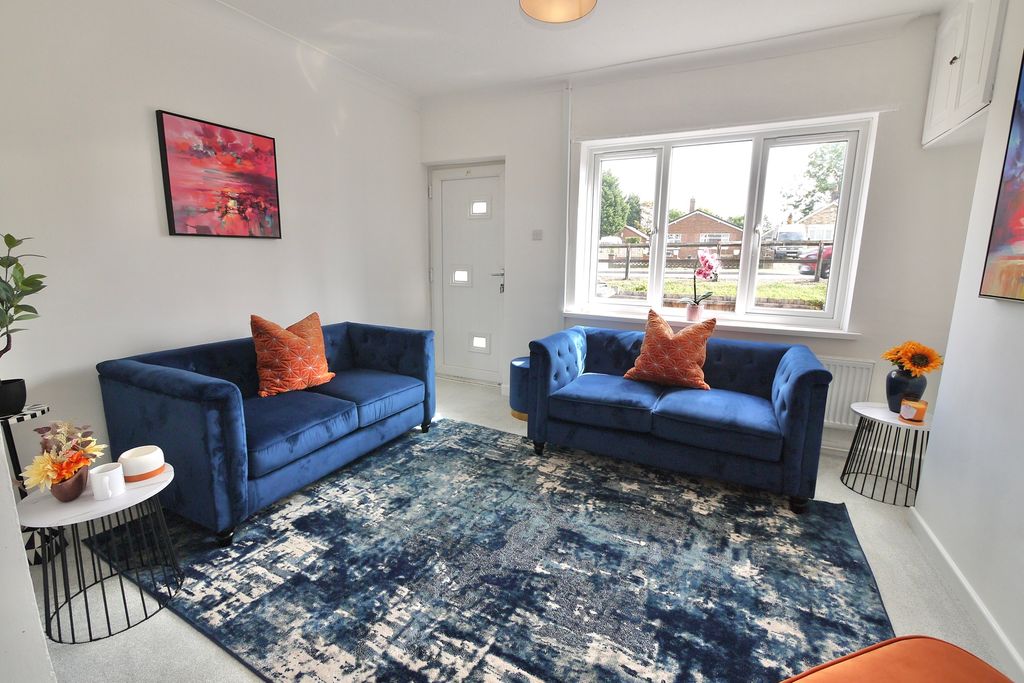 Property photo 2 of 9 East Terrace - Lounge