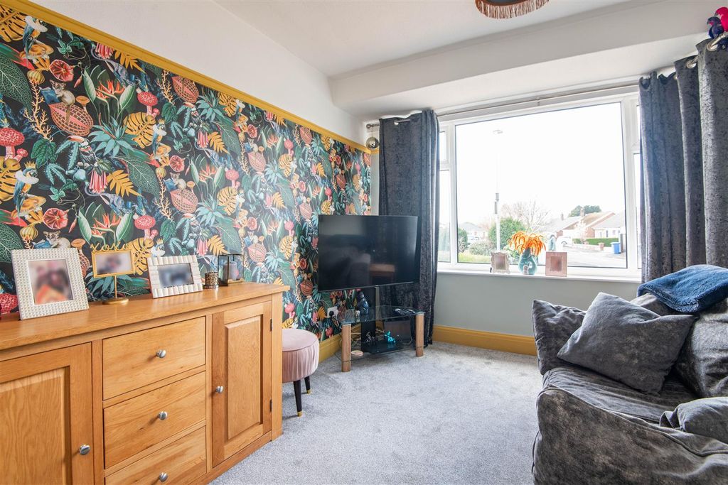 Property photo 2 of 22 Lounge