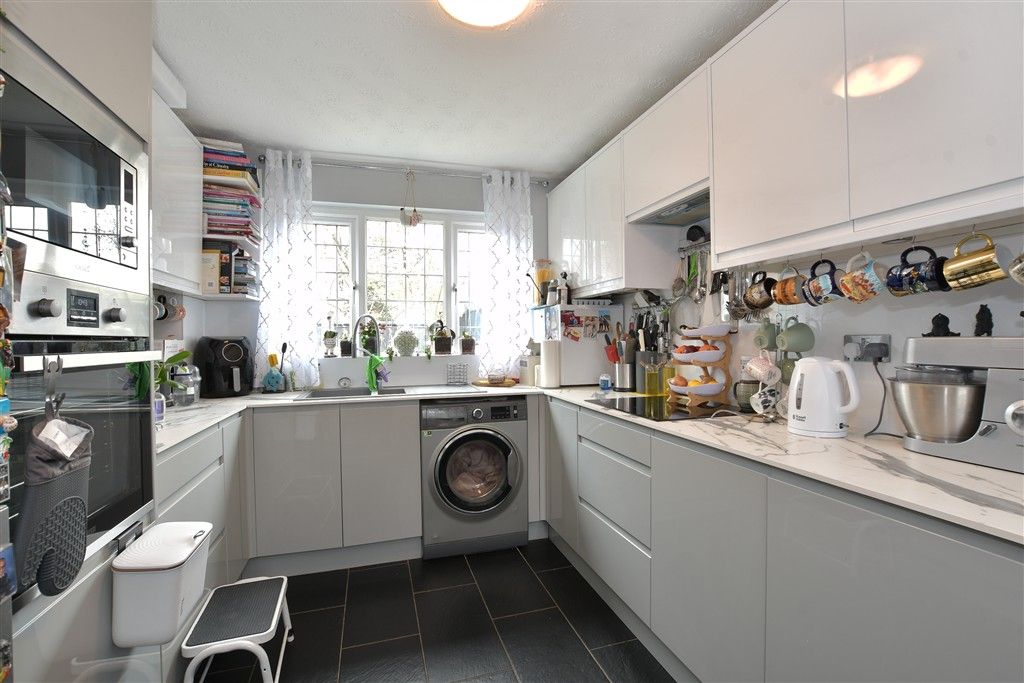 Property photo 3 of 8 Kitchen