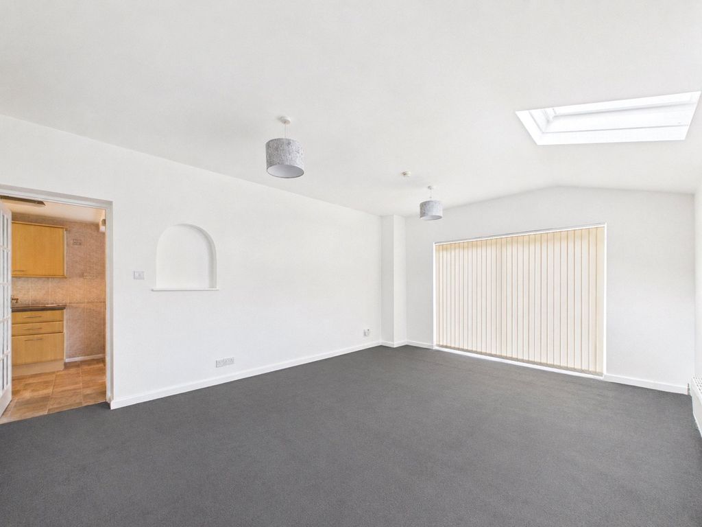 Property photo 2 of 13 Picture No. 17