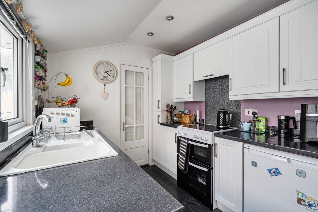 Property photo 2 of 11 152691410
