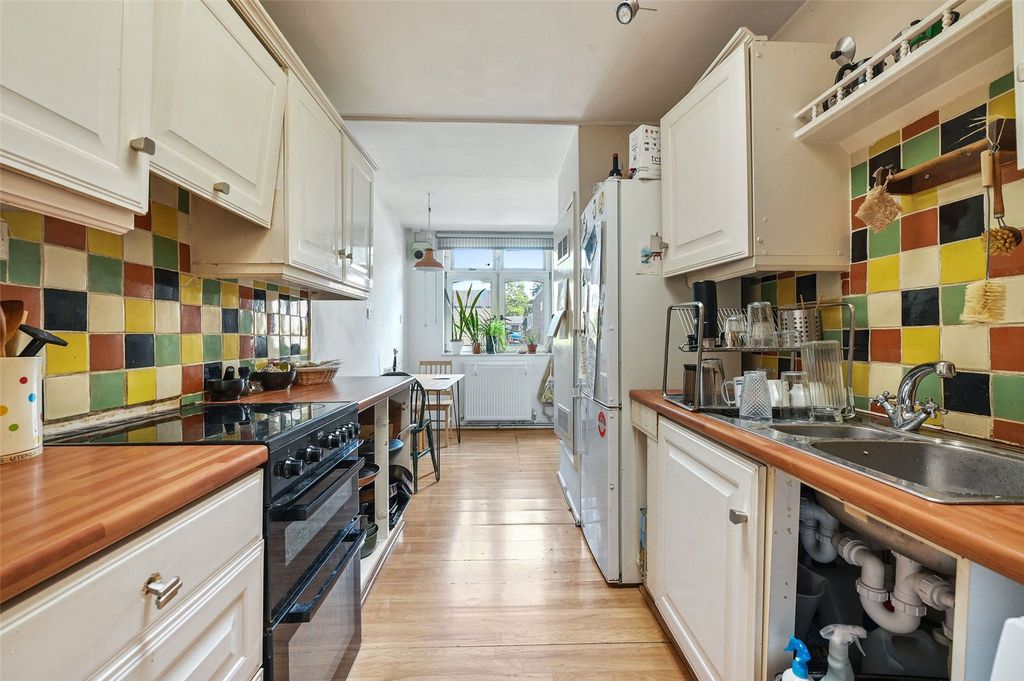 Property photo 3 of 17 Kitchen