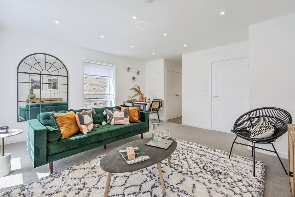 Property photo 2 of 25