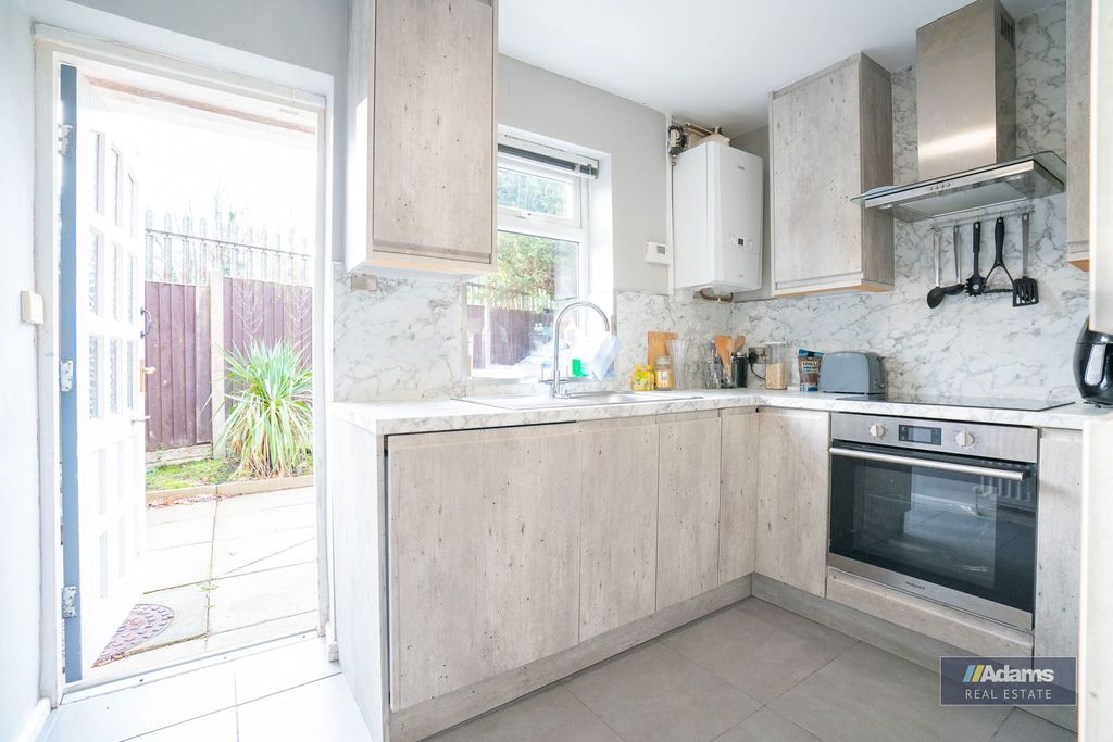 Property photo 3 of 27