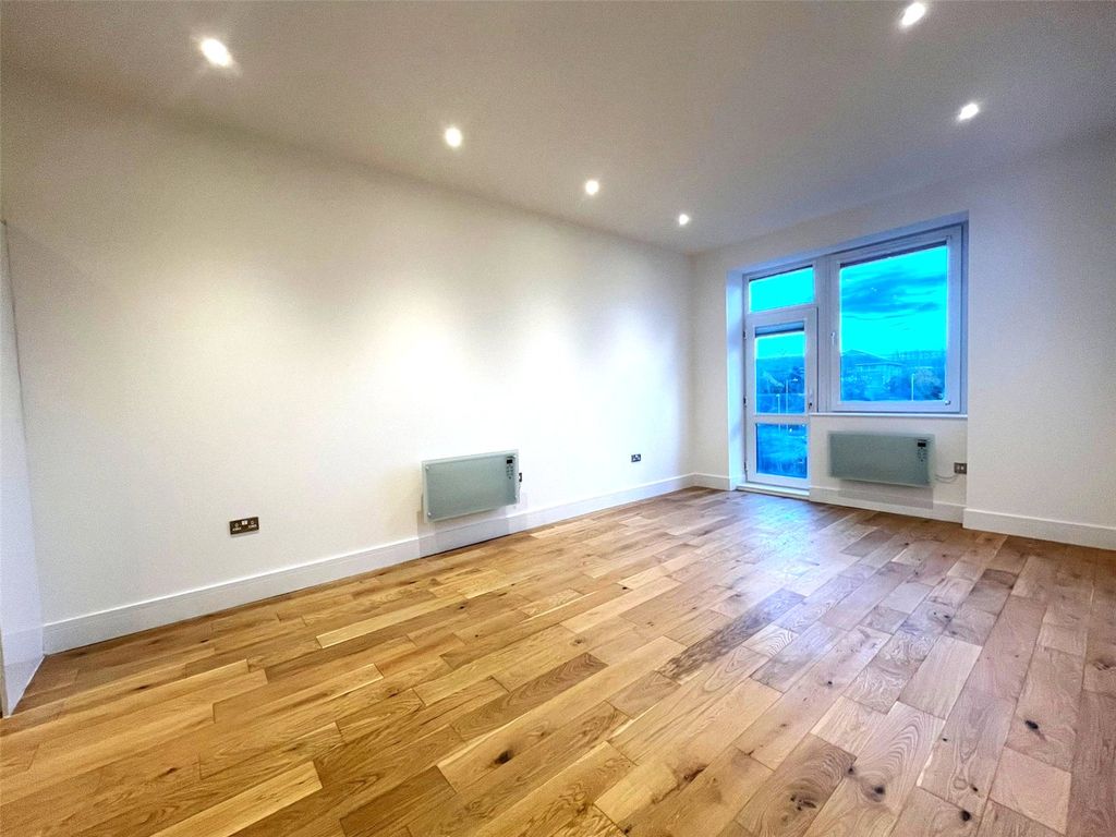 Property photo 3 of 17 Picture No. 06