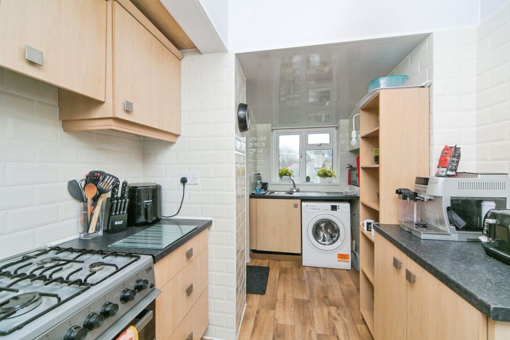 Property photo 3 of 21