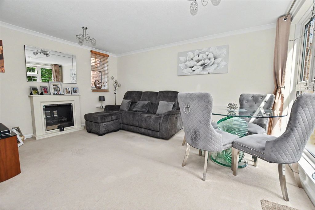 Property photo 2 of 11 Picture No. 13