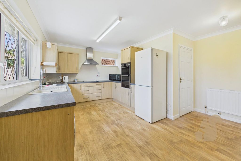 Property photo 3 of 22 Kitchen