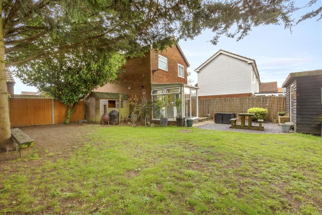 Property photo 3 of 16 88 Lansdowne Way, Hp11 1Tw-10.Jpg