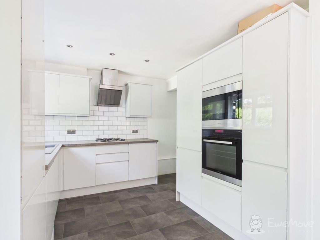 Property photo 1 of 6 Kitchen