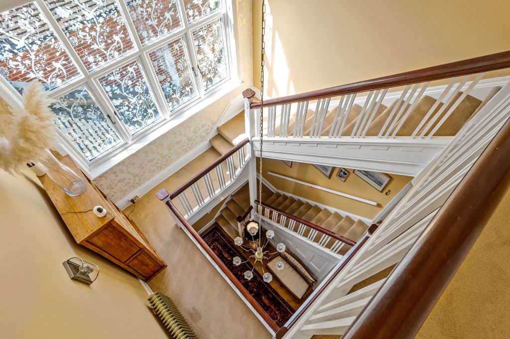 Property photo 3 of 36