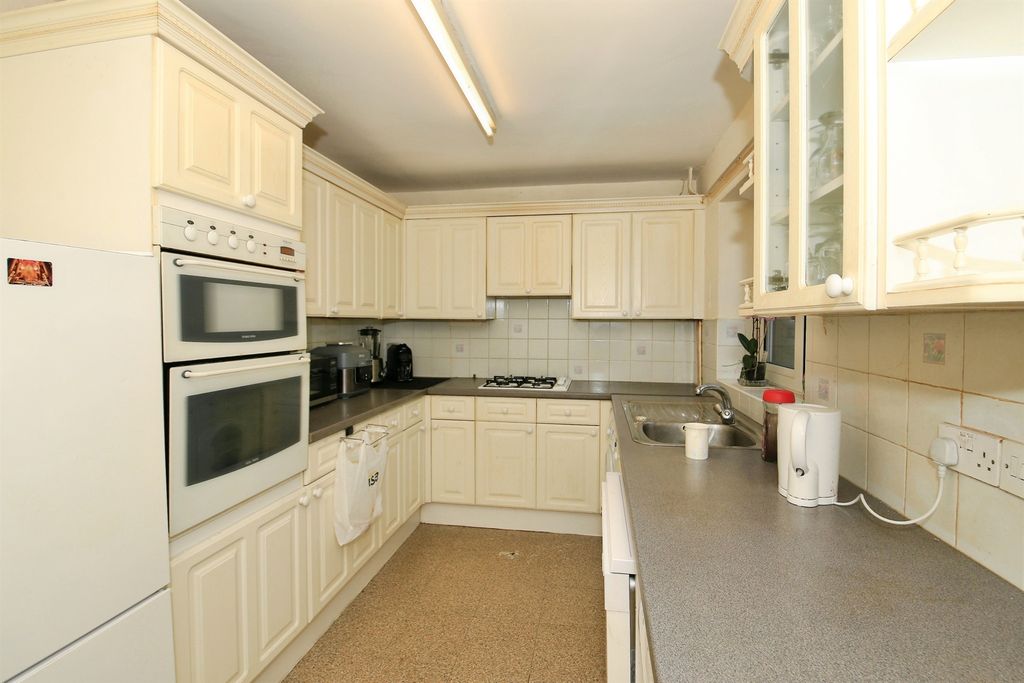 Property photo 3 of 20