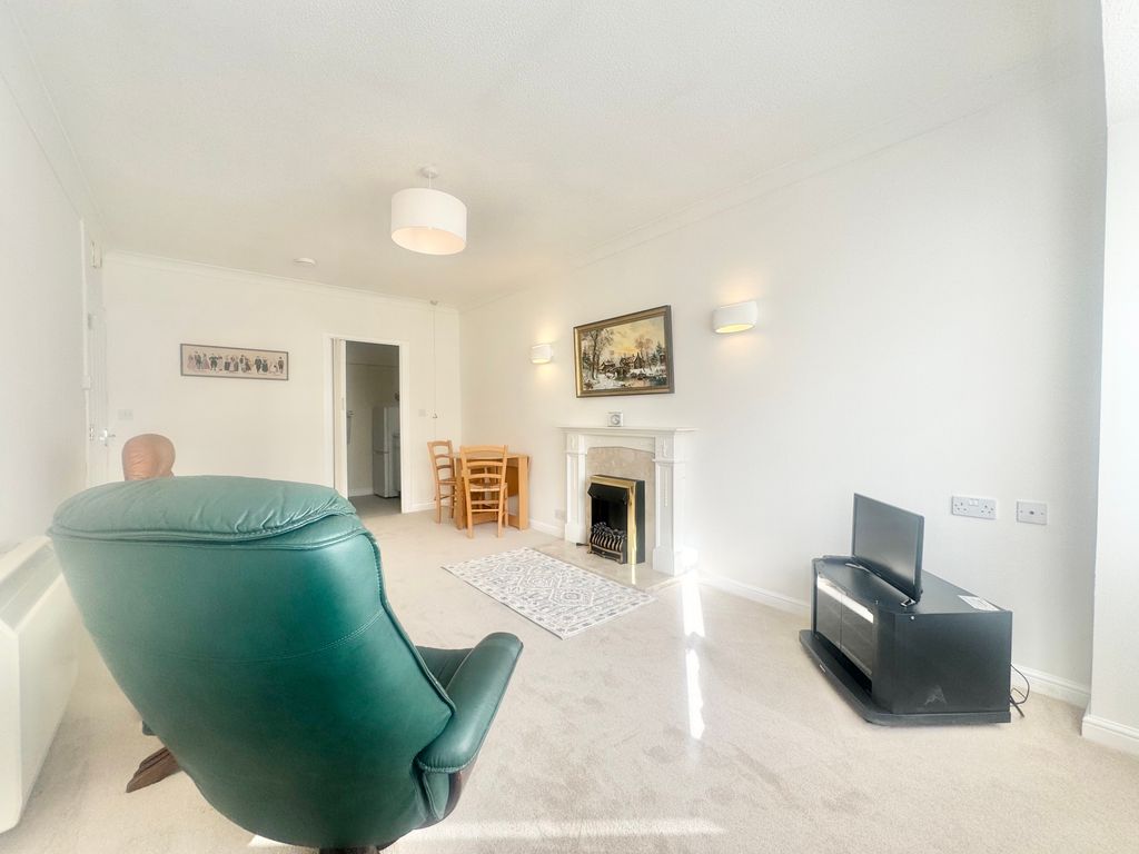 Property photo 3 of 11 Living Room