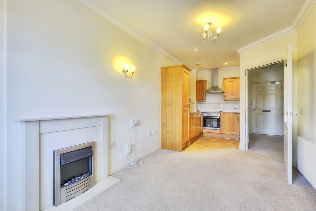 Property photo 1 of 11 Living Room