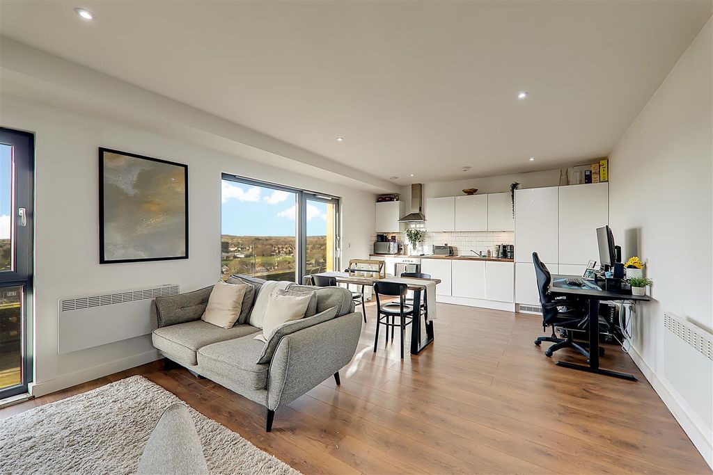 Property photo 2 of 22 Img_4207-Img_4209.Jpg