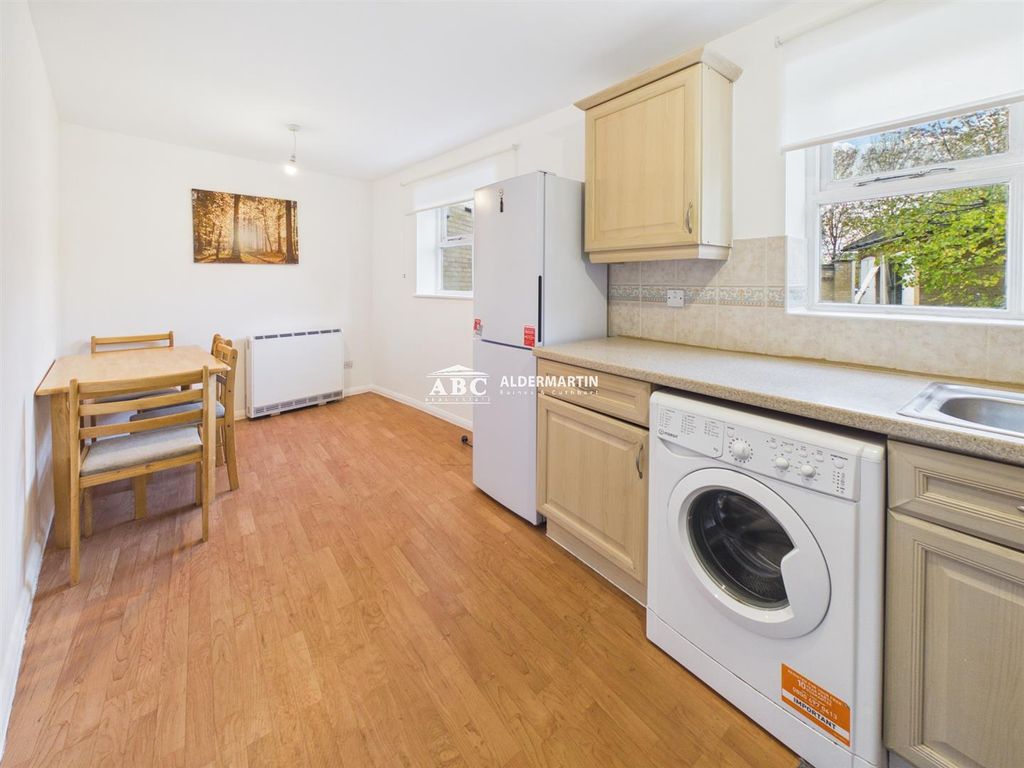 Property photo 2 of 9 Cam03827G0-Pr0187-Still007.Jpg