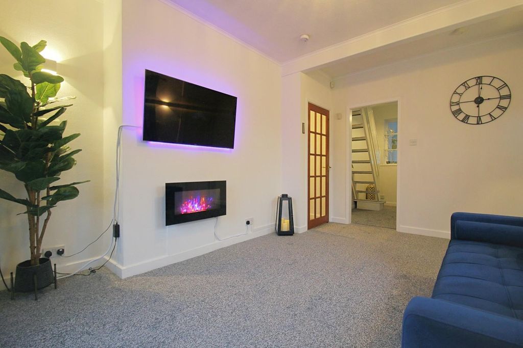 Property photo 1 of 22 Living Room