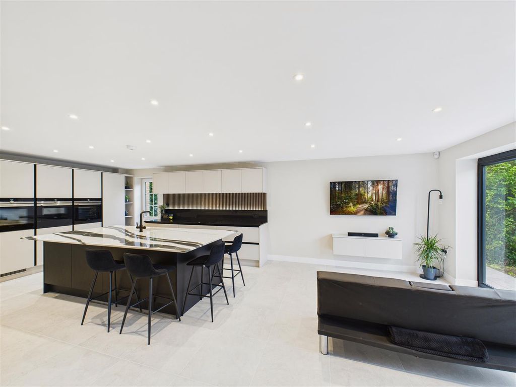 Property photo 2 of 28 Open Plan Living Kitchen