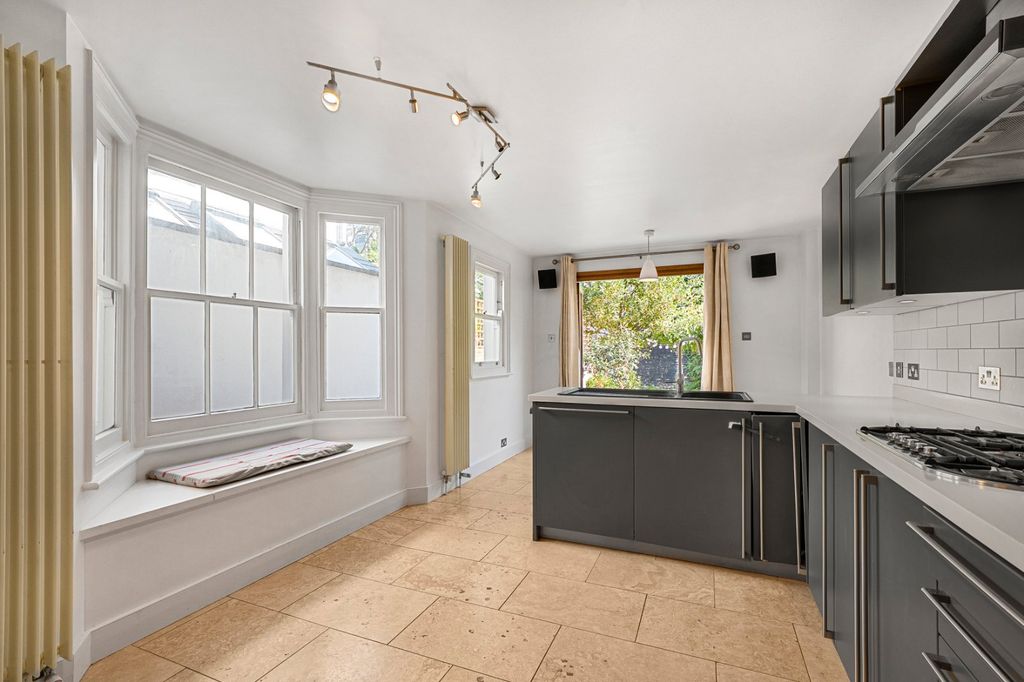 Property photo 3 of 9