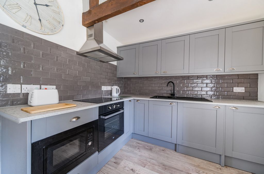 Property photo 3 of 14 Kitchen
