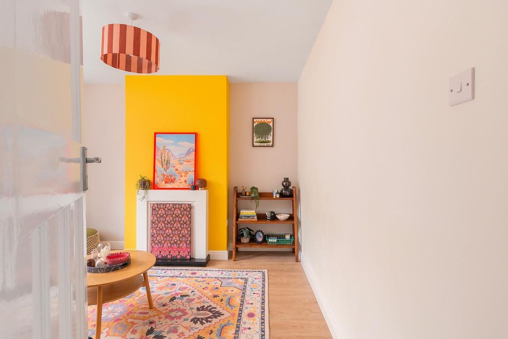 Property photo 3 of 41 0G6Wbn - Living Room E.Jpg