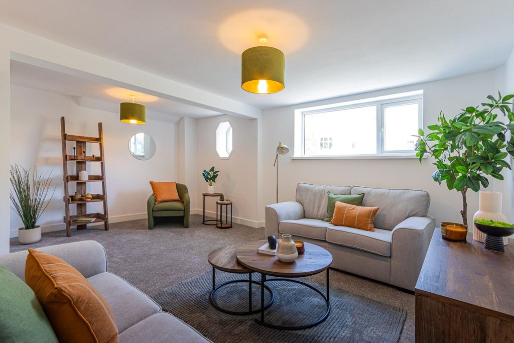 Property photo 2 of 21 Pendwyalt Road 5-2.Jpg