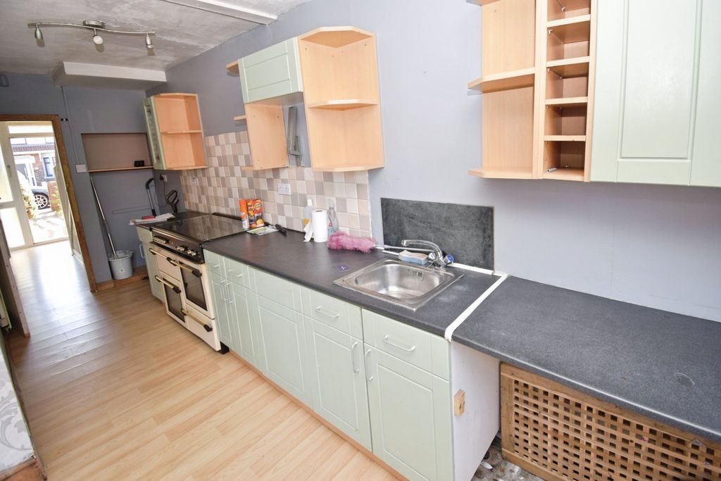 Property photo 3 of 18 Dining Kitchen