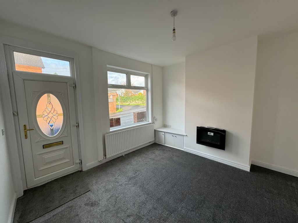 Property photo 3 of 15 Front Room / Lounge