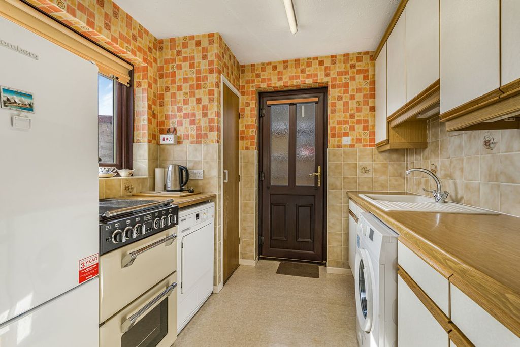 Property photo 3 of 11