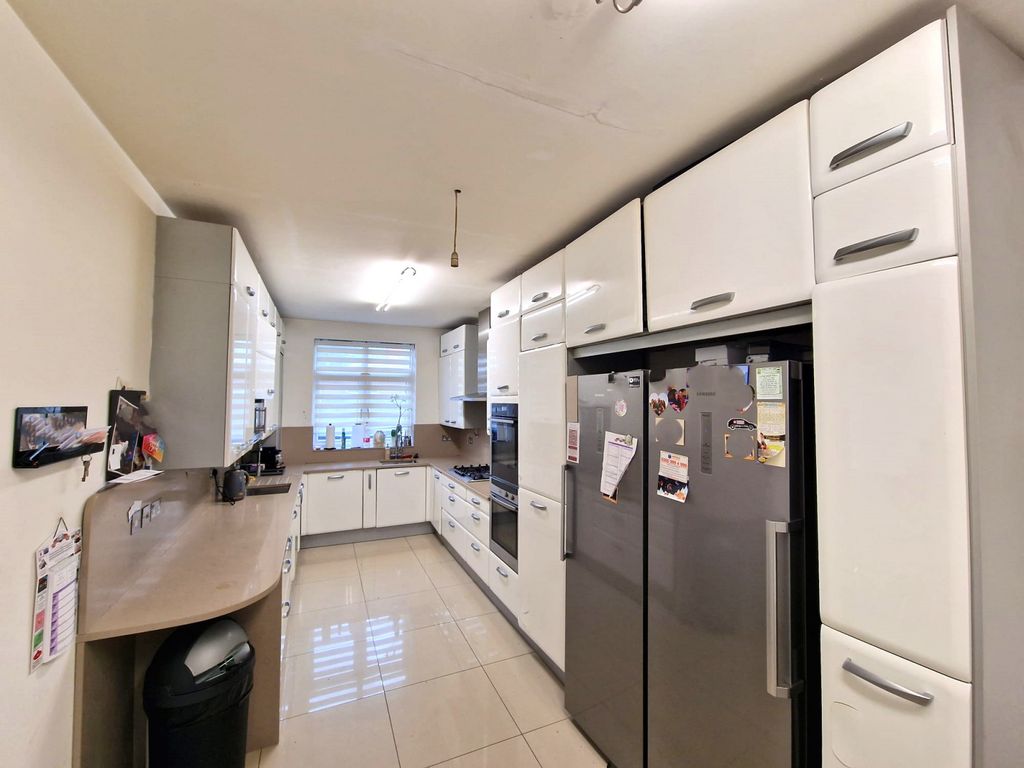 Property photo 3 of 17 Gallery
