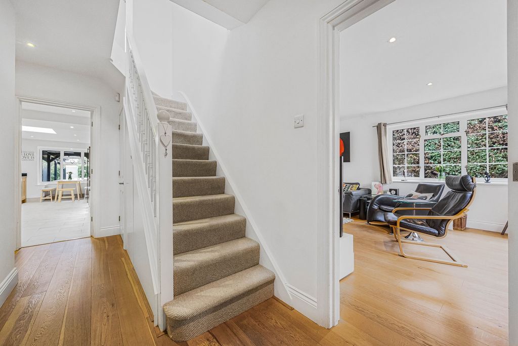 Property photo 2 of 20