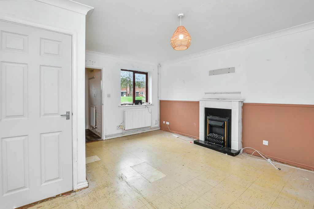 Property photo 2 of 15 228 Woodfield Avenue, Lincoln, Lincolnshire, Ln6 0Lt