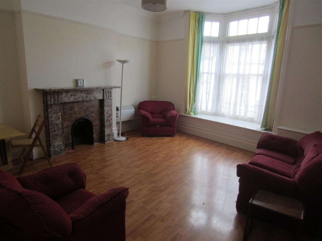 Property photo 2 of 10 Lounge