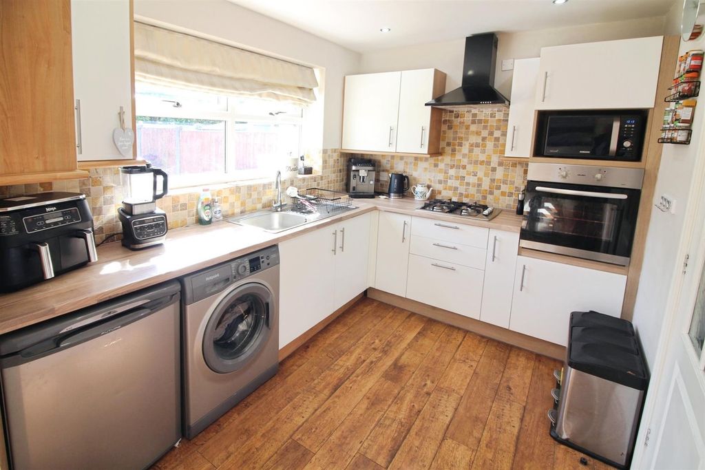 Property photo 2 of 15 Kitchen