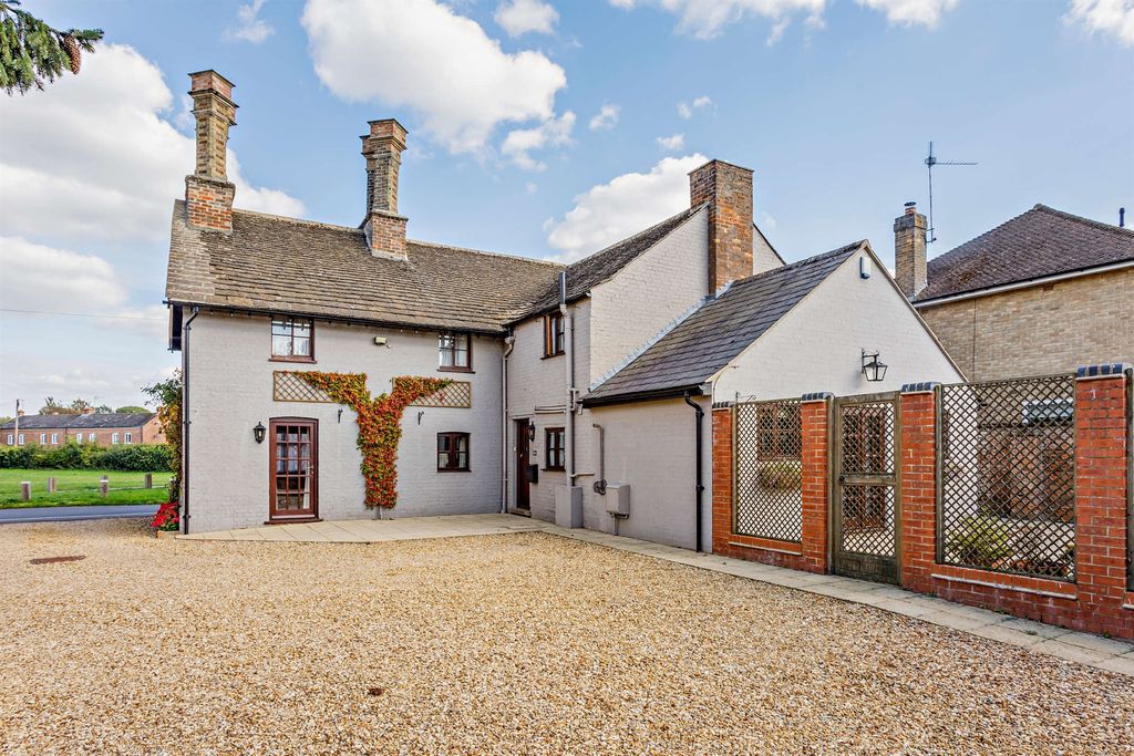 Property photo 2 of 18