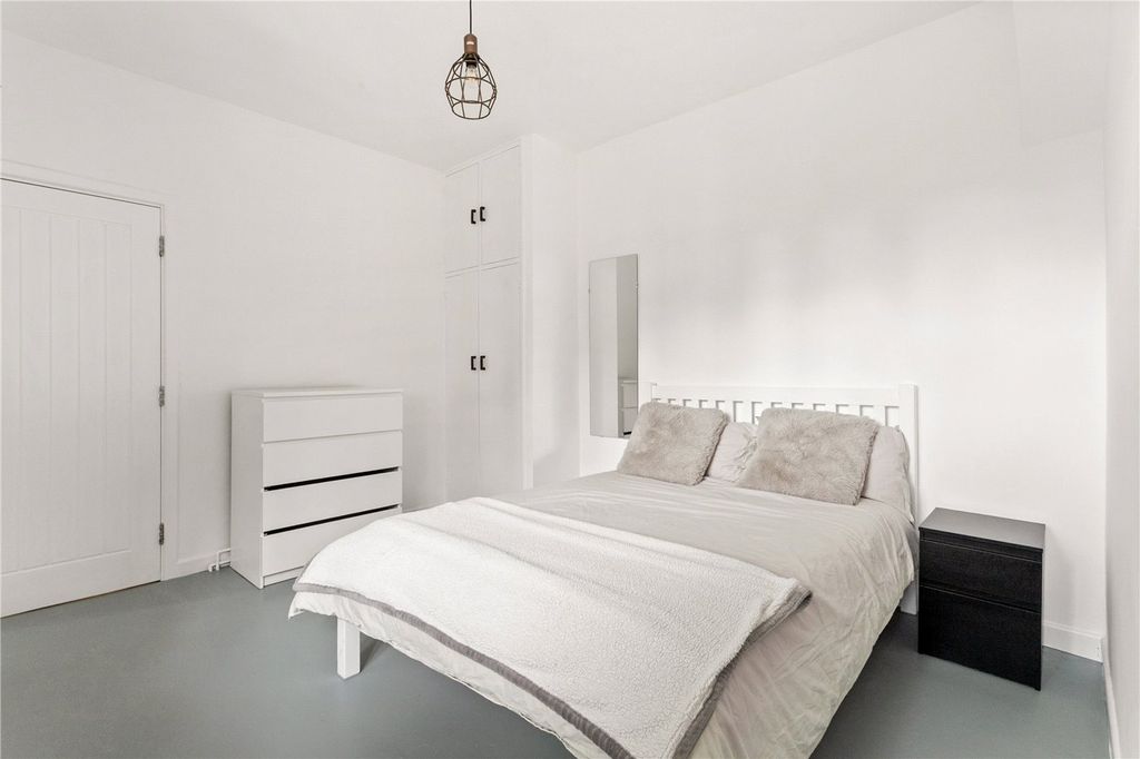 Property photo 2 of 12 Picture No. 11