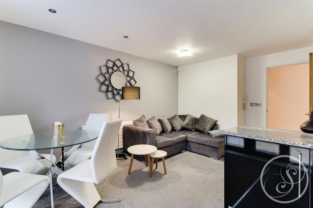 Property photo 3 of 11 2Aah_-74Vu-Ski-7Vbzj_A.Jpg