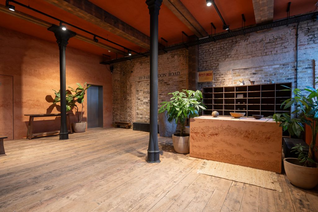 Property photo 3 of 25 Reception