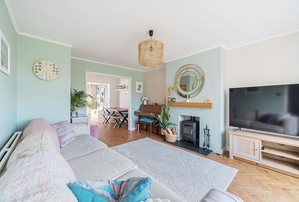 Property photo 3 of 20 1334943-6-6899F9c...