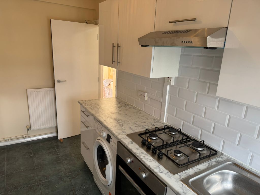 Property photo 2 of 7 Kitchen