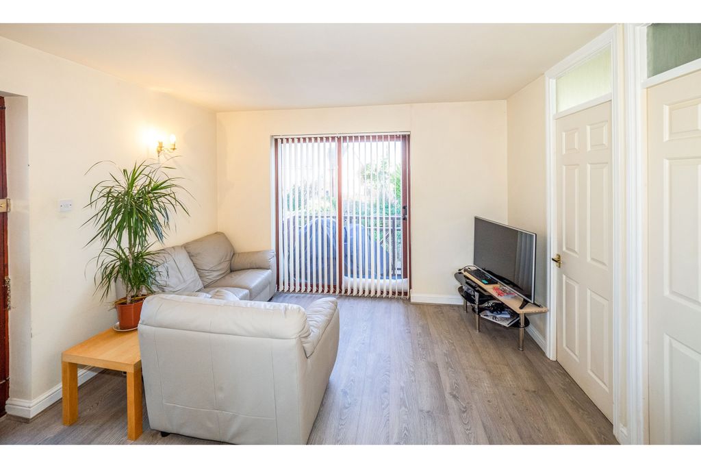 Property photo 1 of 6 Lounge